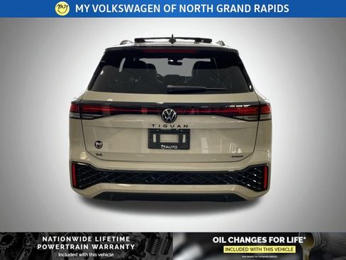 New 2026 Volkswagen Tiguan SE R-Line image 20