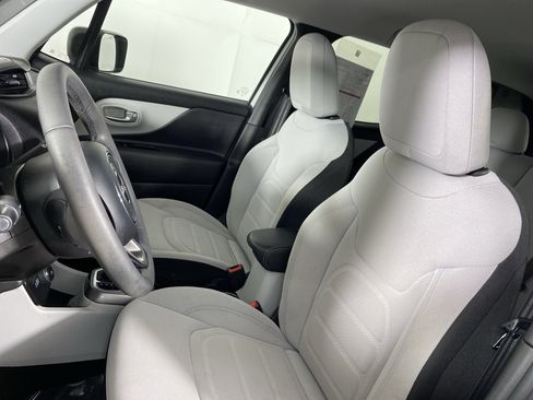 Used 2022 Jeep Renegade Latitude AWD/4WD image 17
