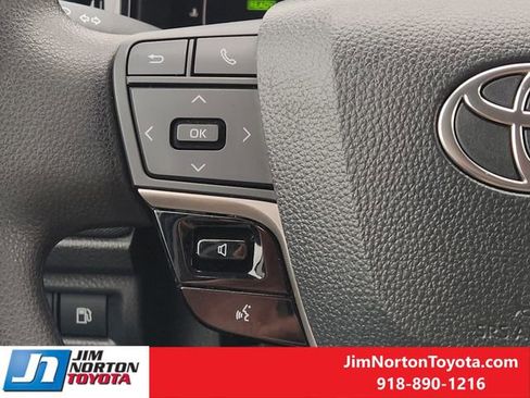 Used 2025 Toyota Camry LE image 28