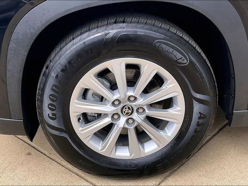 Used 2025 Toyota Grand Highlander AWD image 9