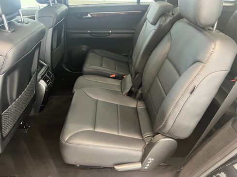 Used 2011 Mercedes-Benz R 350 4MATIC image 34