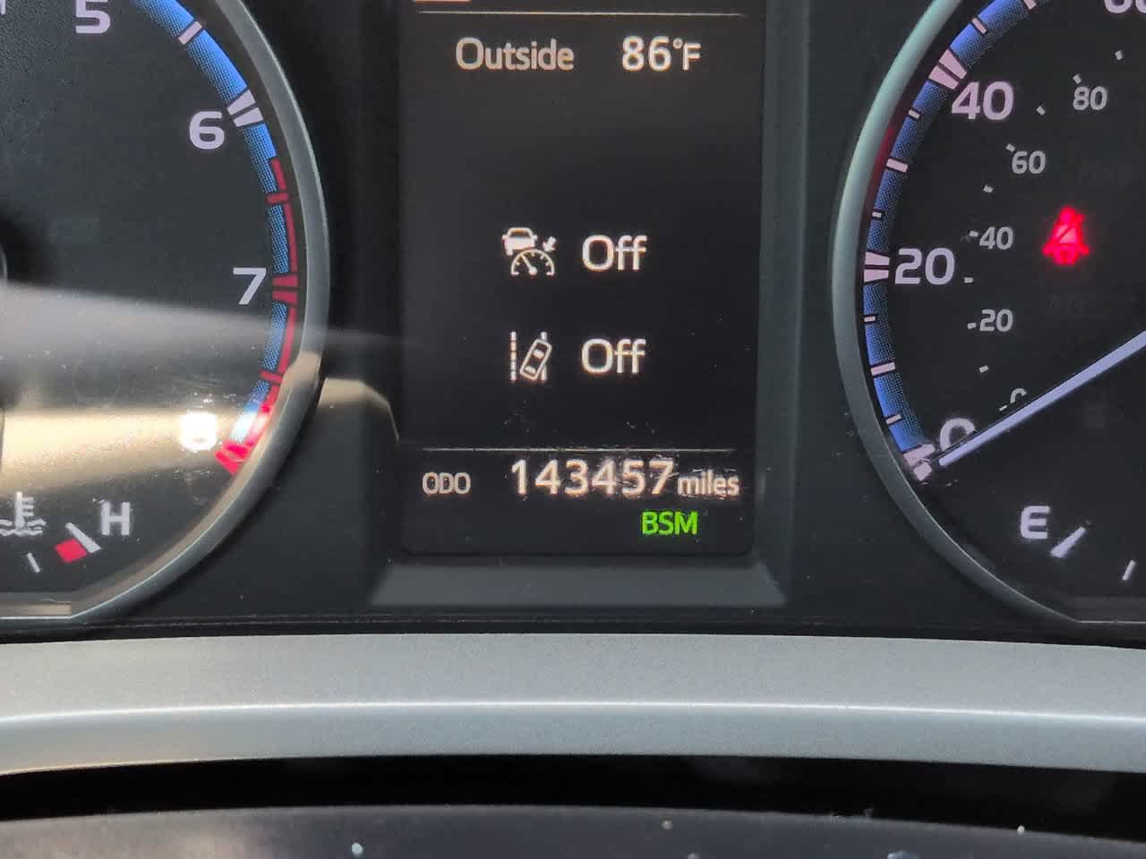 Used 2018 Toyota RAV4 XLE FWD image 25