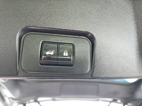 Used 2024 Nissan Rogue SV AWD/4WD image 14