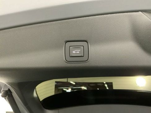 Used 2025 Chevrolet TrailBlazer RS w/ Convenience Package AWD/4WD image 36