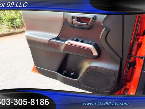 Used 2017 Toyota Tacoma SR5 w/ Tow Package AWD/4WD image 25