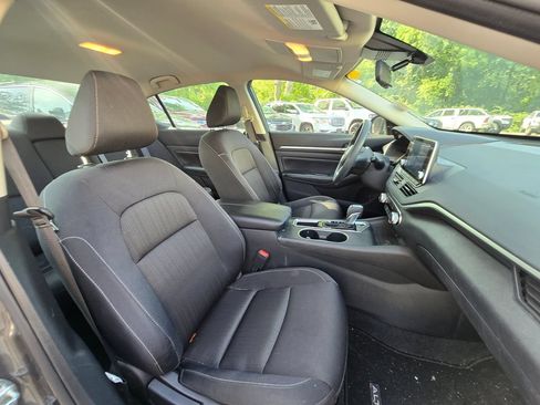 Used 2022 Nissan Altima 2.5 SV FWD image 16