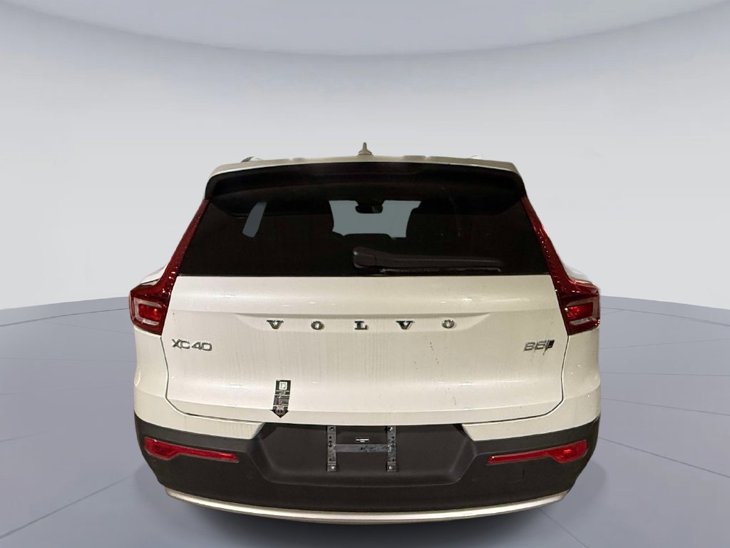 Certified 2025 Volvo XC40 B5 Ultra w/ Protection Package Premier AWD/4WD image 5