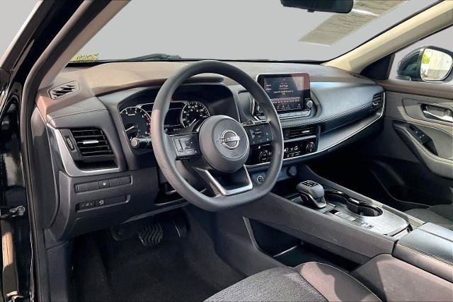 Certified 2023 Nissan Rogue SV FWD image 17