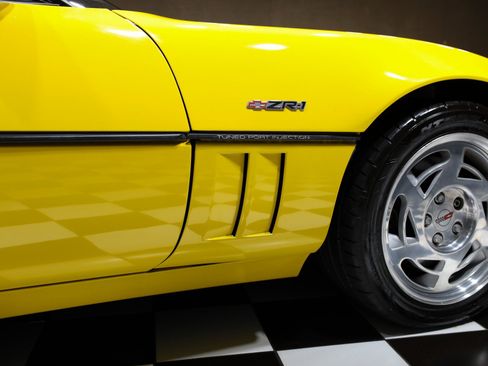 Used 1990 Chevrolet Corvette ZR-1 RWD image 16