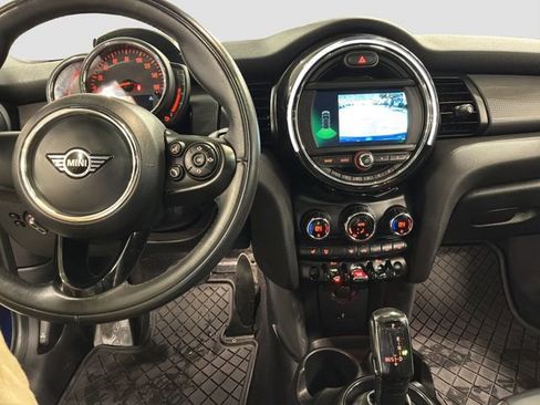 Used 2020 MINI Cooper 4-Door Hardtop image 16