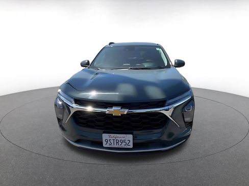 Used 2025 Chevrolet Trax LT FWD image 4