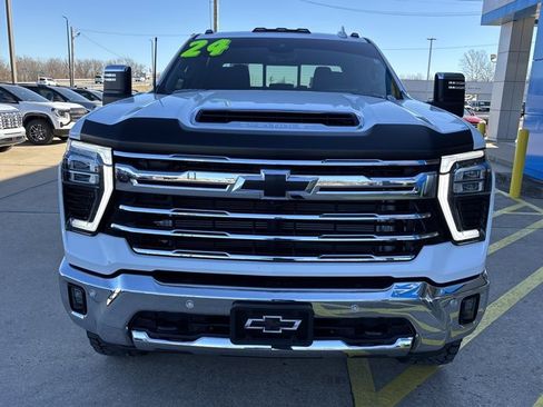 Used 2024 Chevrolet Silverado 2500 LTZ w/ LTZ Convenience Package image 14