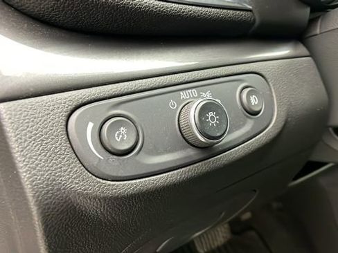 Used 2020 Buick Encore Essence image 11