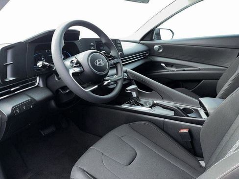 New 2026 Hyundai Elantra SE image 14