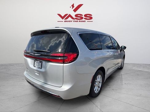 New 2026 Chrysler Pacifica Select image 6