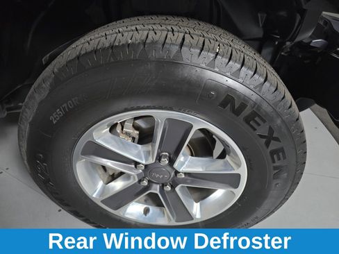 Used 2019 Jeep Wrangler Unlimited Sahara image 13