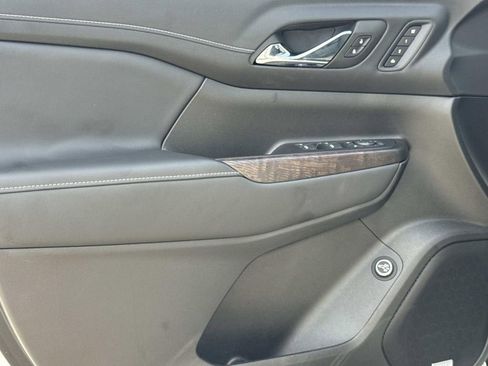 Used 2023 GMC Acadia Denali w/ Denali Ultimate Package FWD image 20