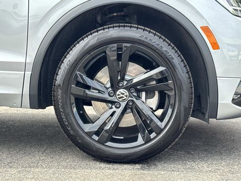Certified 2024 Volkswagen Tiguan SE R-Line image 30
