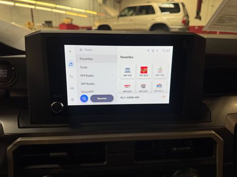 Certified 2025 Toyota Tacoma SR5 AWD/4WD image 28