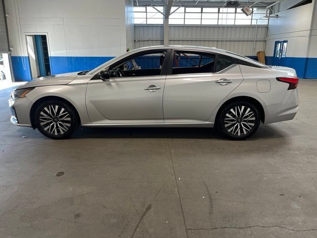 Used 2024 Nissan Altima 2.5 SV FWD image 6