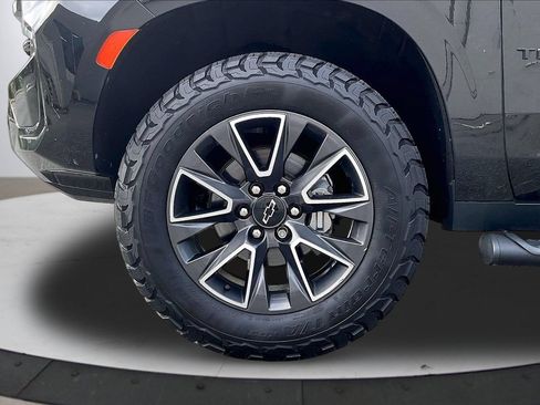 Used 2021 Chevrolet Tahoe Z71 w/ Z71 Off-Road Package AWD/4WD image 35