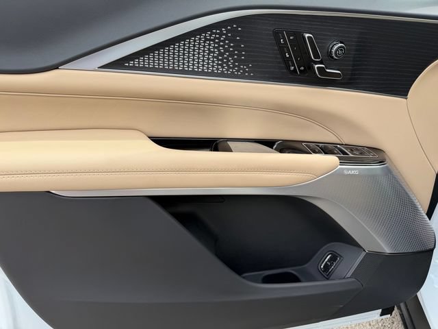 New 2026 Cadillac Lyriq Signature Sport w/ Nappa Leather Package RWD image 12