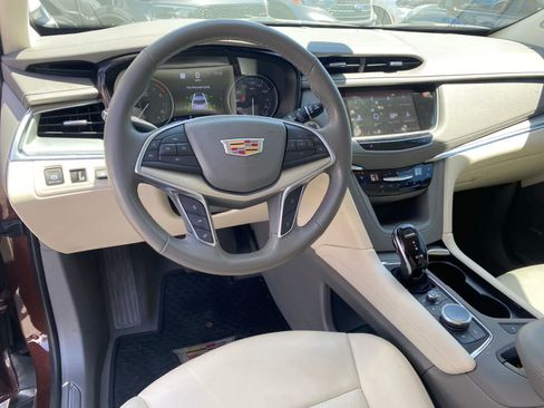 Used 2022 Cadillac XT5 Premium Luxury w/ Technology Package FWD image 10