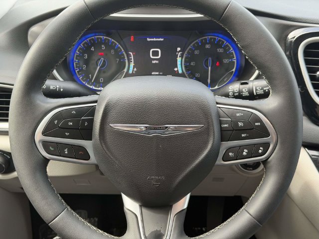 Used 2023 Chrysler Pacifica Touring-L FWD image 21