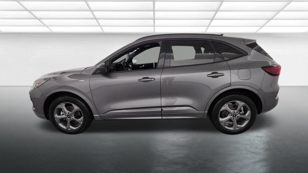 Used 2023 Ford Escape ST-Line w/ Tech Pack #1 AWD/4WD image 5