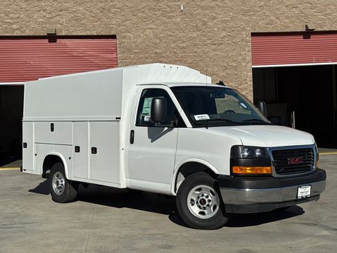 New 2025 GMC Savana 3500 w/ Power Convenience Package RWD image 2