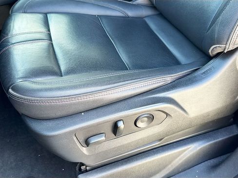 Used 2022 Chevrolet Suburban RST w/ Luxury Package image 17