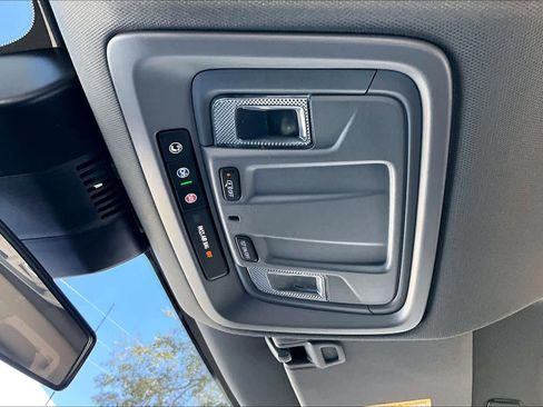 Used 2024 Chevrolet Silverado 1500 LT AWD/4WD image 32