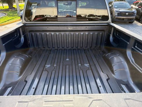 Used 2021 Nissan Titan SV w/ SV Convenience Package AWD/4WD image 34
