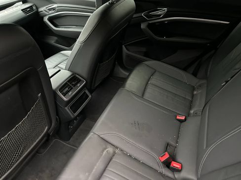 Used 2023 Audi e-tron Premium w/ Convenience Plus Package image 4