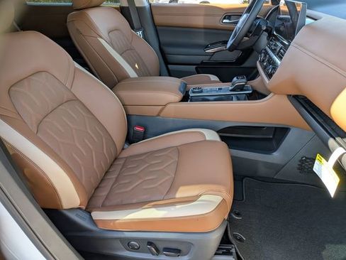 New 2026 Nissan Pathfinder Platinum AWD/4WD image 24