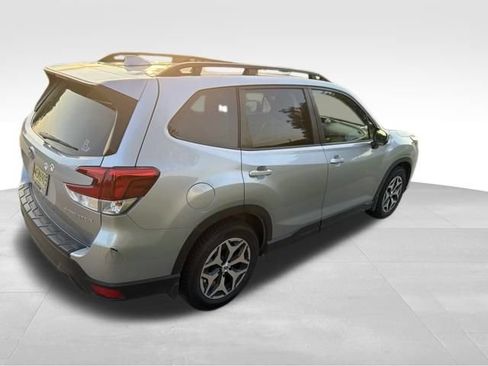 Used 2023 Subaru Forester Premium AWD/4WD image 3