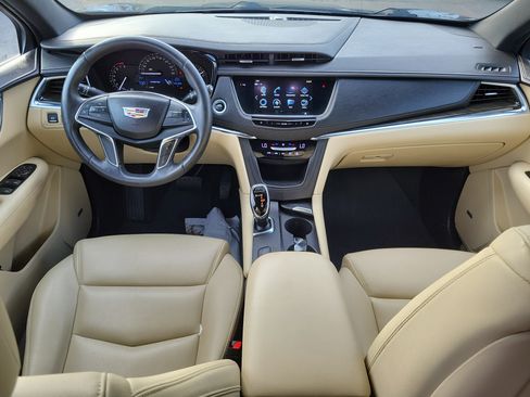 Used 2018 Cadillac XT5 FWD image 11