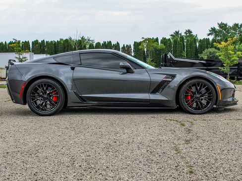 Used 2017 Chevrolet Corvette Z06 RWD image 2
