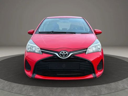 Used 2015 Toyota Yaris L image 2