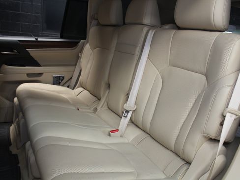 Used 2021 Lexus LX 570 4WD w/ Luxury Package image 41