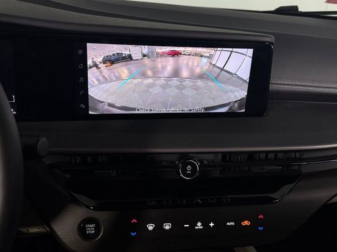 Used 2025 Nissan Murano SV AWD/4WD image 19