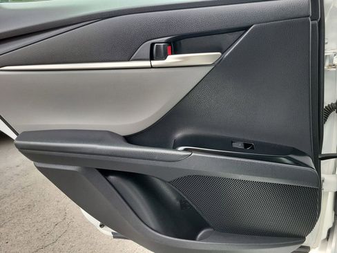 Used 2025 Toyota Camry SE FWD image 18