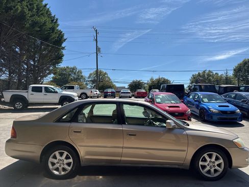 Used 2001 Toyota Avalon XLS image 7