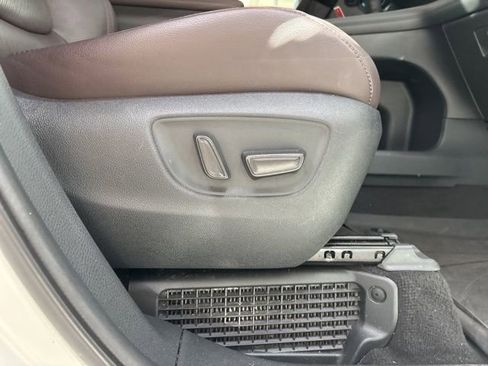 Used 2021 Toyota Sienna Platinum image 17