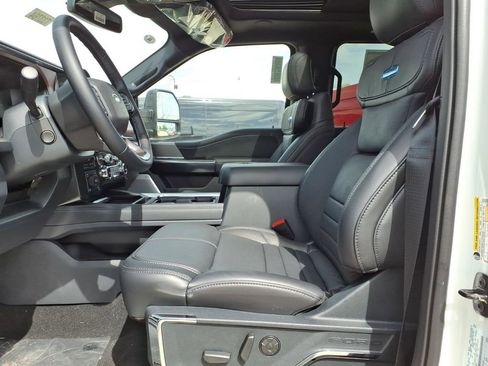 New 2026 Ford F350 Platinum w/ FX4 Off-Road Package AWD/4WD image 12