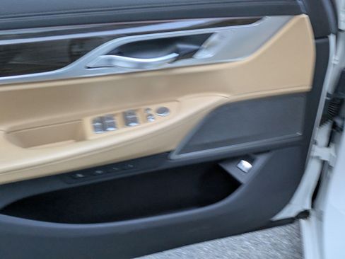 Used 2022 BMW 750i xDrive image 14