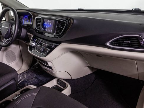 Used 2020 Chrysler Voyager LX FWD image 42