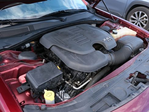 Used 2015 Chrysler 300 C image 47