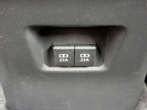 Used 2021 Toyota RAV4 XLE FWD image 15