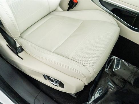 Used 2022 Jaguar F-PACE SVR image 38